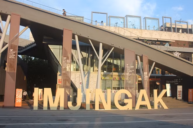 Năm 1992, khi công viên Imjingak được hoàn thành và khai trương đã có hơn 20 triệu lượt du khách đến thăm quan. Nơi đây mở cửa vào các ngày trong tuần (trừ thứ 2), kể cả thứ 7 và chủ nhật.