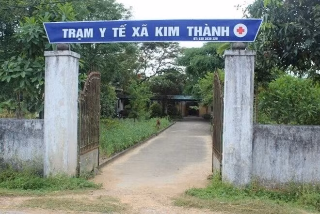 Quyết định đình chỉ công tác đối với trạm trưởng y tế và trụ sở trạm y tế xảy ra vụ việc.