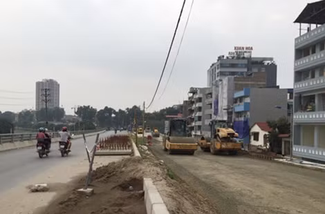 Những công việc cuối cùng đang được gấp rút hoàn thiện tại tuyến đường Nhật Tân – Bưởi – Cầu Giấy.