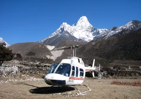 Trực thăng cứu hộ ở Nepal. Trực thăng cứu hộ ở Nepal.