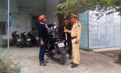 Xử lý nghiêm người đi môtô, xe gắn máy vi phạm an toàn giao thông