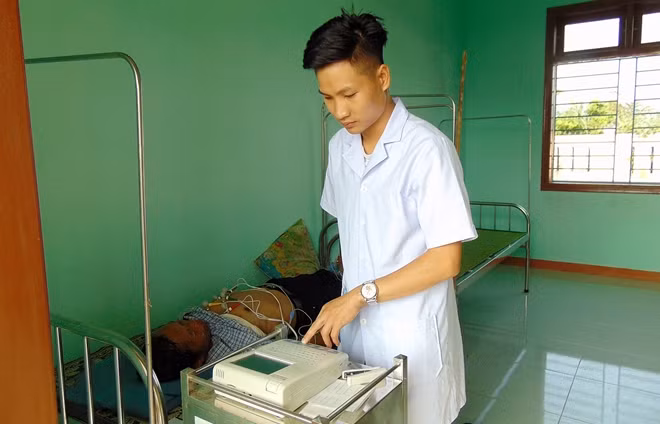 Nhiều máy móc hiện đại trong khám chữa bệnh được đoàn công tác mang theo để phục vụ công tác khám chữa bệnh cho người dân biên giới.