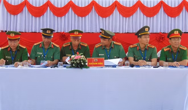 Các thành viên trong Ban giám khảo Hội thi của Bảng thi số 8.
