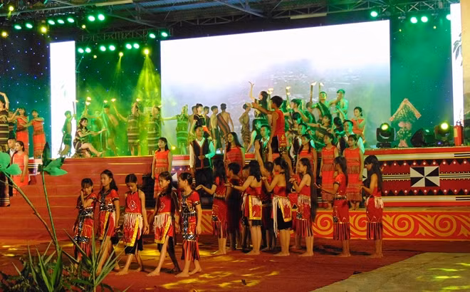 Một tiết mục văn nghệ "Tỏa sáng Ngọc Linh" tại lễ khai mạc Lễ hội sâm Ngọc Linh lần thứ 3-2019.