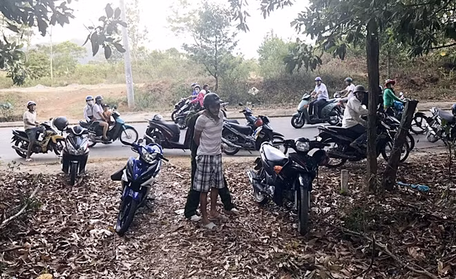 Công an huyện Phước Sơn bắt quả tang Hà mua bán trái phép chất ma túy vào chiều 24-7.