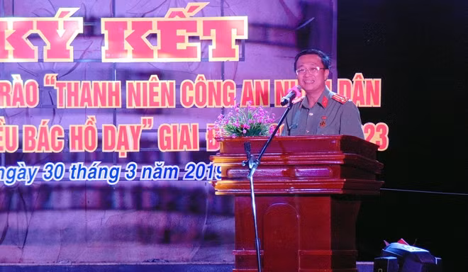 Thượng tá Nguyễn Thành Long phát biểu chỉ đạo tại lễ ký kết.
