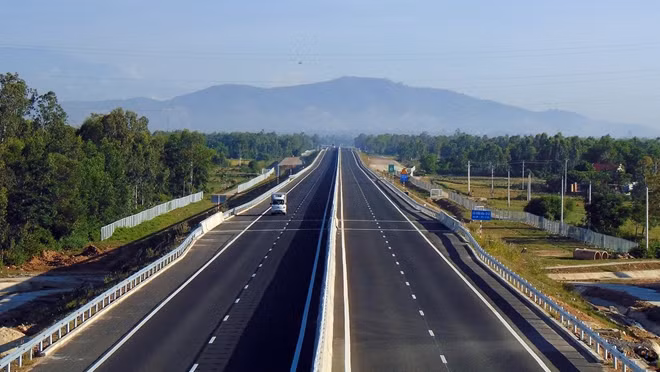 Cao tốc Đà Nẵng-Quảng Ngãi là công trình cao tốc đầu tiên tại miền Trung.