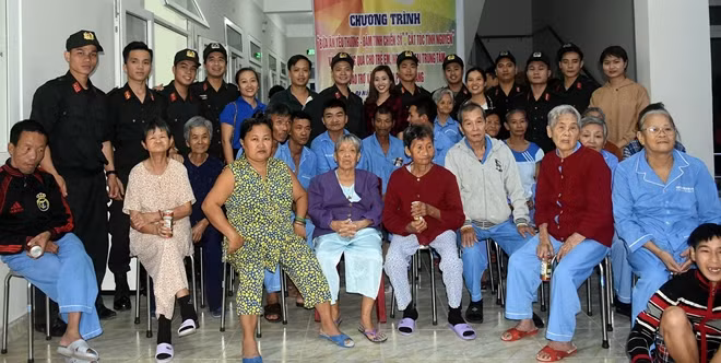 Chương trình hướng về cộng đồng đã thể hiện tinh thần nhân văn sâu sắc của tuổi trẻ Trung đoàn CSCĐ Trung Bộ.