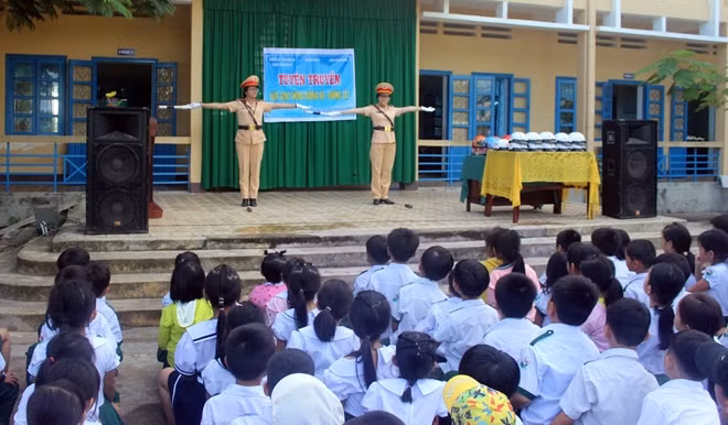 Công tác tuyên truyền không những đã tạo chuyển biến rõ nét về tình hình an toàn giao thông, mà thông qua hoạt động này còn góp phần xây dựng hình ảnh đẹp về người chiến sĩ CSGT Công an tỉnh Quảng Nam.