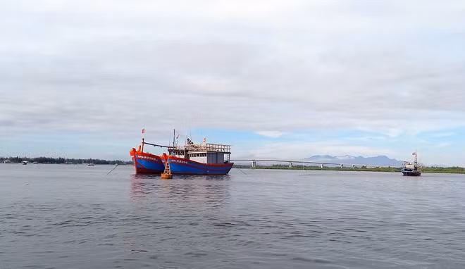 Cửa biển Cửa Đại tái bồi lấp khiến việc lưu thông của hàng ngàn phương tiện thủy nội địa gặp rất nhiều khó khăn, nguy cơ cao xảy ra tai nạn đường thủy.