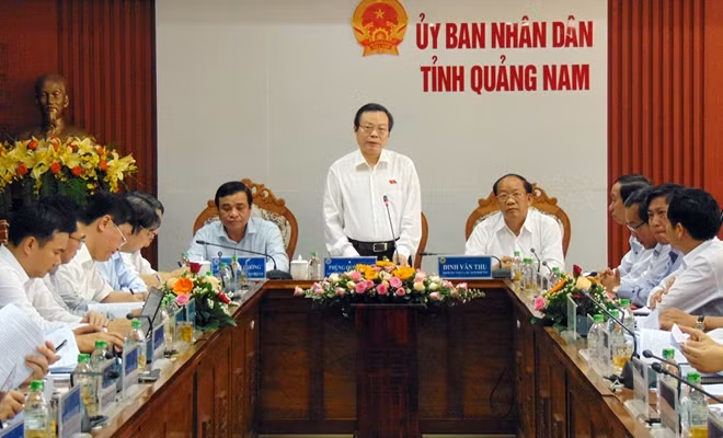Phó Chủ tịch Quốc hội Phùng Quốc Hiển phát biểu tại buổi làm việc với lãnh đạo chủ chốt tỉnh Quảng Nam.