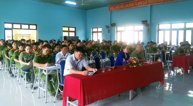 120 học viên tham gia buổi thực tế được lắng nghe nhiều kinh nghiệm quý báu từ thực tiễn triển khai Công an chính quy về cơ sở tại huyện Đại Lộc.