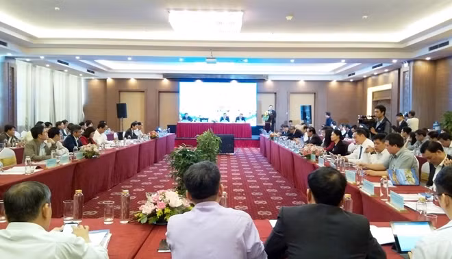 Đông đảo nhà quản lý, nhà khoa học tham dự hội nghị.