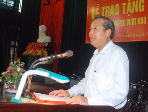 Đồng chí Trương Hòa Bình phát biểu tại lễ trao tặng xe đạp. Đồng chí Trương Hòa Bình phát biểu tại lễ trao tặng xe đạp.