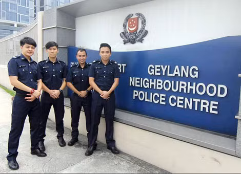 Cảnh sát Singapore tại trụ sở Bedok Police. Cảnh sát Singapore tại trụ sở Bedok Police.