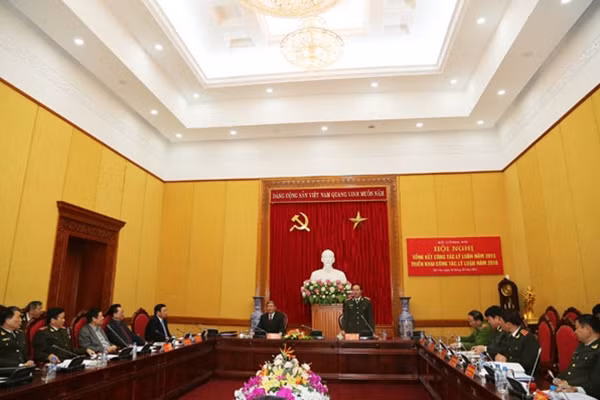 Đại tướng, GS.TS Trần Đại Quang, Ủy viên Bộ Chính trị, Bộ trưởng Bộ Công an, Chủ tịch Hội đồng lý luận Bộ Công an phát biểu kết luận Hội nghị.