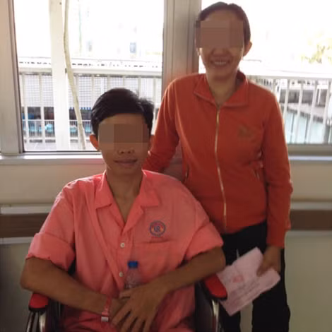 Được chẩn đoán kịp thời và điều trị cứu sống, bệnh nhân T đã tự đi được và đi học trở lại.