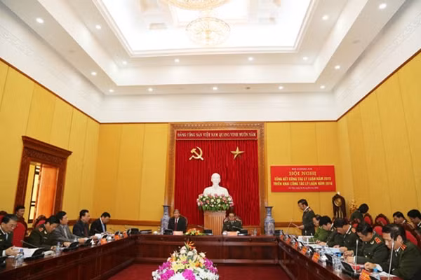 Thượng tướng Đặng Văn Hiếu, Thứ trưởng Thường trực, Phó Chủ tịch Thường trực Hội đồng lý luận Bộ Công an phát biểu khai mạc Hội nghị