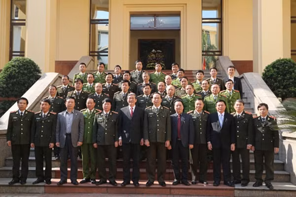 Thường trực Ban bí thư Đinh Thế Huynh, Bộ trưởng Trần Đại Quang cùng các đại biểu tham dự Hội nghị.
