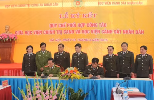 Giám đốc Học viện Chính trị CAND và Giám đốc Học viện CSND ký kết quy chế phối hợp giữa hai đơn vị.