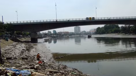 Hiện trường nơi phát hiện thi thể người đàn ông trôi trên sông.