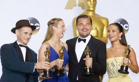 Vai diễn trong bộ phim The Revenant mang lại tượng vàng Oscar cho Leonardo Wilhelm DiCaprio.
