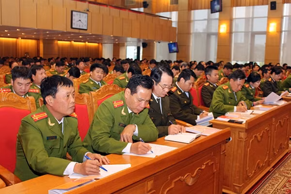 Các đại biểu dự hội nghị.