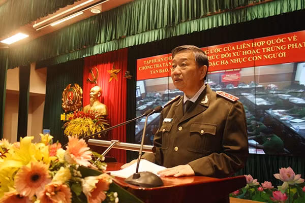 Thượng tướng Tô Lâm, Uỷ viên Bộ Chính trị, Thứ trưởng Bộ Công an phát biểu chỉ đạo hội nghị.