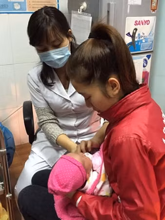 Tiêm vaccine là biện pháp phòng bệnh viêm não mô cầu hiệu quả nhất hiện nay.