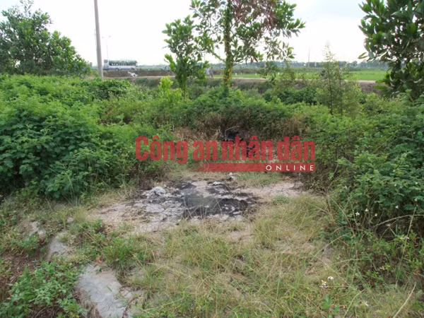 Hiện trường nơi phát hiện xác phụ nữ bị cháy. Hiện trường nơi phát hiện xác phụ nữ bị cháy.