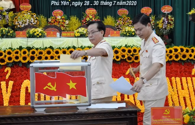 Đại biểu bầu Ban chấp hành Đảng bộ Công an tỉnh Phú Yên nhiệm kỳ 2020-2025. Ảnh: Hữu Toàn
