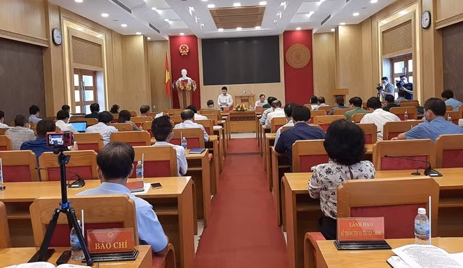 Cuộc họp rà soát việc triển khai, thực hiện phòng, chống dịch COVID-19 trong tình hình mới do UBND tỉnh Khánh Hòa tổ chức chiều ngày 18-8