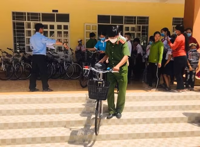 20 chiếc xe đạp mới là món quà giàu ý nghĩa nhân văn sâu sắc.