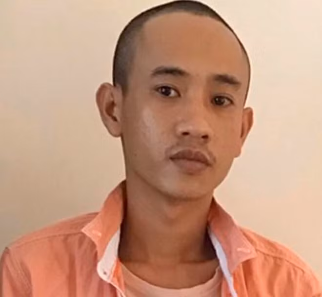 Đối tượng Nguyễn Văn Lành đang bị Công an TP Cam Ranh tạm giữ hình sự sau khi lập biên bản phạm tội quả tang. Ảnh : Phạm Huy