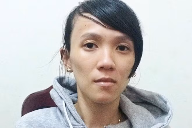 "Nữ quái" Ngô Lê Đoan Trinh sau khi bị bắt giữ. Ảnh : CA TP Nha Trang cung cấp