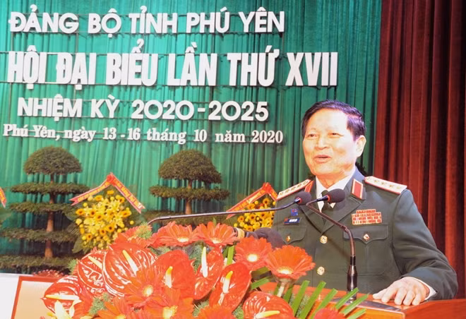 Đại tướng Ngô Xuân Lịch, Ủy viên Bộ Chính trị, Bộ trưởng Bộ Quốc phòng phát biểu chỉ đạo tại Đại hội