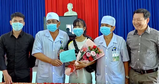 Chị Lê Thị T.H - bệnh nhân duy nhất ở Khánh Hòa bị nhiễm nCoV được điều trị hết bệnh và đã xuất viện chiều ngày 4-2.