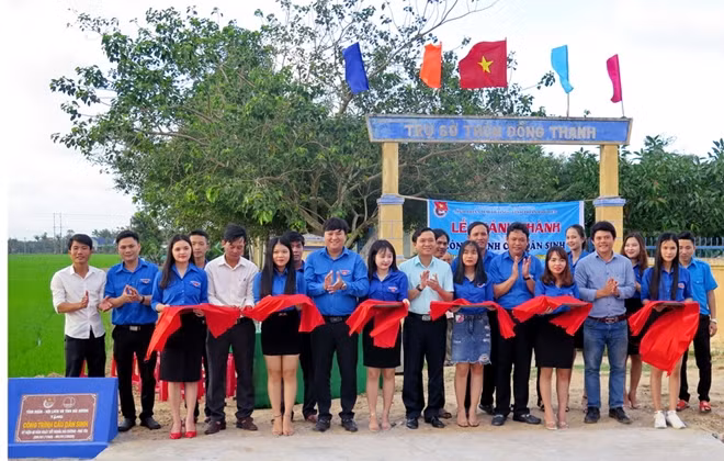 Tuổi trẻ hai tỉnh Phú Yên - Hải Dương khánh thành công trình cầu dân sinh ở thôn Đồng Thạnh, xã Hòa Tân Đông, huyện Đông Hòa (Phú Yên). Ảnh : X.T