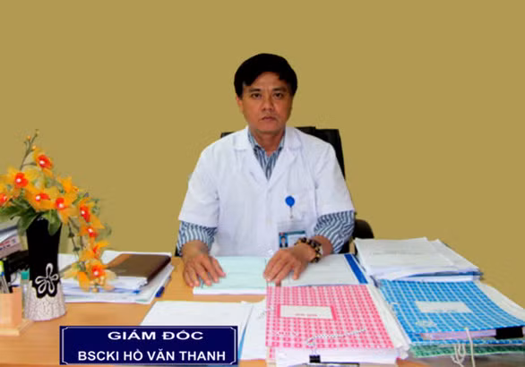 Bác sĩ Hồ Văn Thanh khi còn đương chức Giám đốc Bệnh viện Sản - Nhi Phú Yên. Ảnh : website Bệnh viện Sản - Nhi Phú Yên