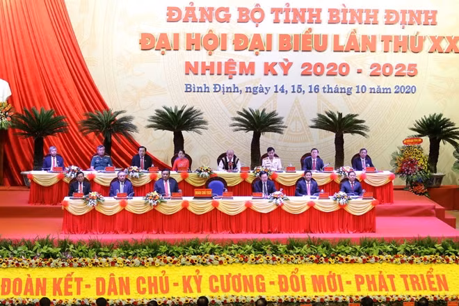 Đoàn Chủ tịch Đại hội