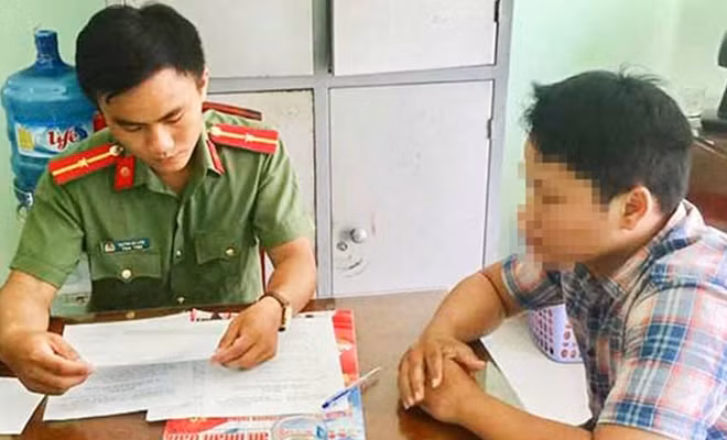 Trần Minh Dương khai nhận hành vi sai phạm tại cơ quan công an. Ảnh: Công an Bình Định