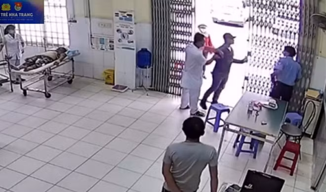 Hình ảnh camera Bệnh viện Đa khoa tỉnh Khánh Hòa ghi lại hành vi của Hà Quốc Trường
