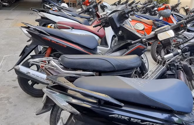 Xe máy của các đối tượng đánh bạc đang tạm giữ tại Công an TP Nha Trang. Ảnh : Hữu Toàn