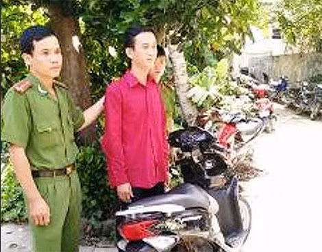 Đối tượng Lê Phước Triều tại cơ qua điều tra.