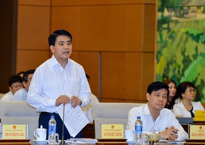 Chủ tịch UBND TP Hà Nội Nguyễn Đức Chung giải trình trước Ủy ban Thường vụ Quốc hội sáng 16-8