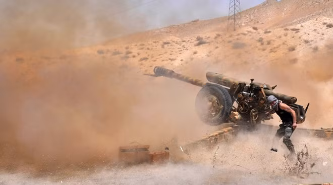 IS đang phải đương đầu với những cuộc đụng độ ác liệt nhất của quân đội Syria được Nga hậu thuẫn (Ảnh: STR/AFP).