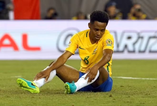 Các cầu thủ Brazil thất bại trước đối thủ Peru, qua đó chính thức nói lời chia tay giải đấu.