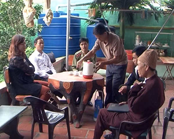 Lực lượng Công an kiểm tra điểm hoạt động tôn giáo trái phép của đối tượng Lê Thị Khoa, 75 tuổi ở xã Hoằng Đạo, huyện Hoằng Hóa.