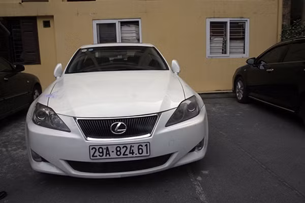 Chiếc xe tang vật bị thu giữ.