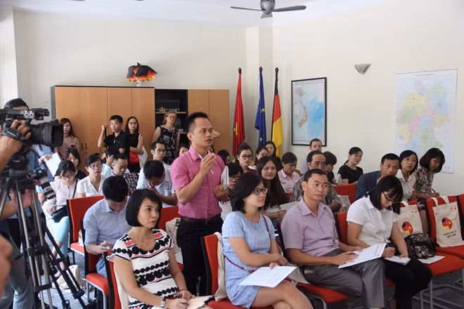 Phóng viên đưa ra câu hỏi về ông Trịnh Xuân Thanh trong cuộc họp báo sáng 28-9.